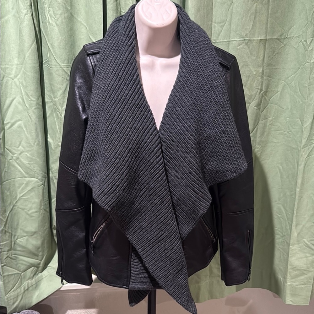 G.I.L.I Women's Black and Gray Jacket